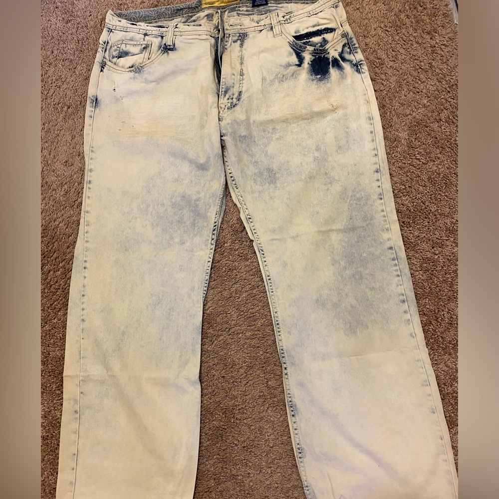 MEN WIDE LEG DISTRESSED DENIM JEANS Light colored Lightly Distressed Sz 42/32